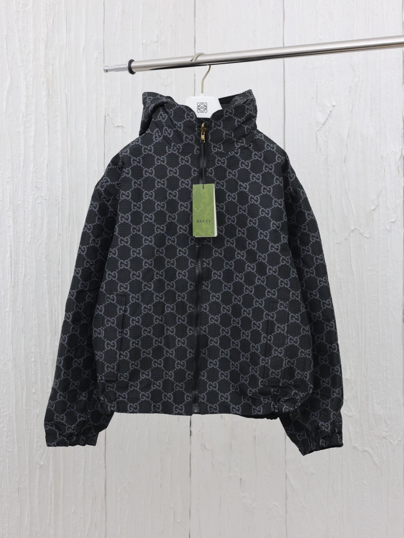 G*u*i coats